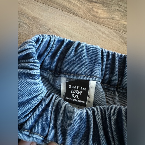 WOMENS SHEIN Denim shorts Size 0XL - Picture 3 of 4